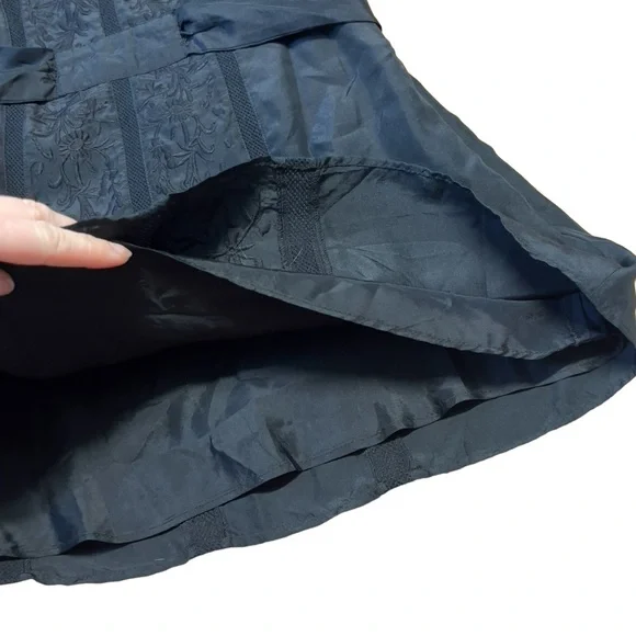 Banana Republic - Womens Embroidered Silk Blouse Sz 2 - Picture 9 of 12